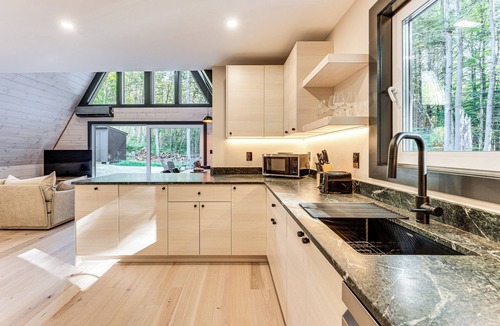 Danbury Cabin | Hike, Ski & Explore: Serene Danbury Cabin w/Sauna