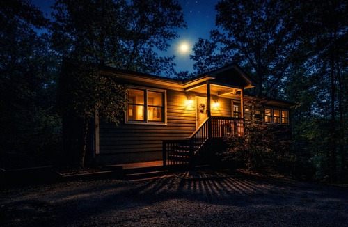 Helen Cabin | Hillside 2/2! Perfect 4 your Vacation near Helen!