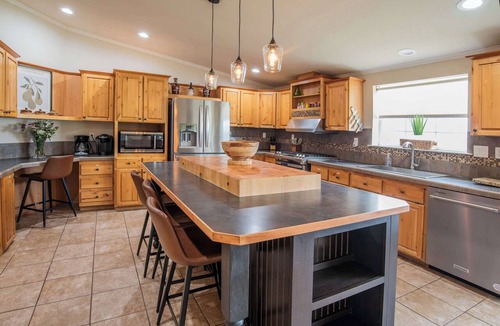 Fredericksburg House | Hilmy Cellars Haus On Vineyard