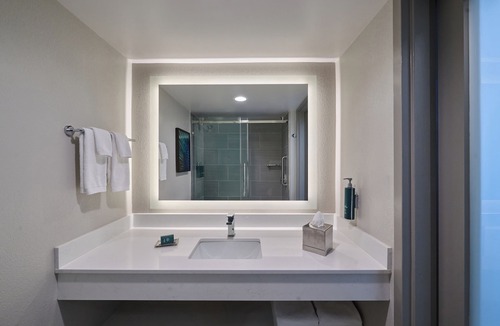 Downtown Anchorage Hotel | Hilton Anchorage