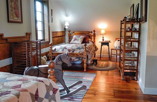 York House | Historic Farmhouse Retreat with Modern Luxury & Peaceful Views