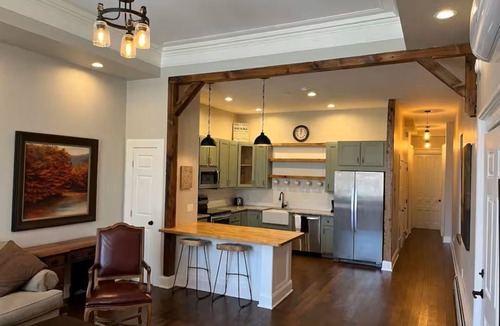 Mansion Area Apartment | Historic Gem, Fireplace,2BR/2BA,Capitol District