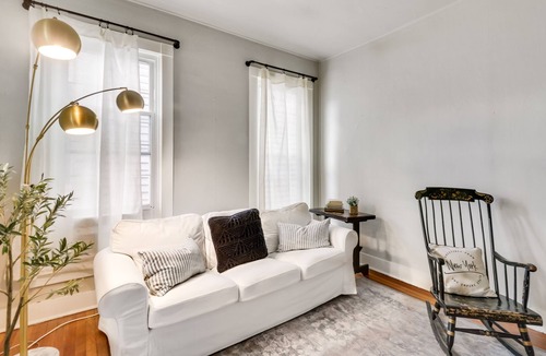 New Market Apartment | Historic New Market Escape w/ Yard Near Wineries!