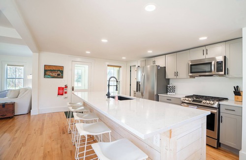 Bridgewater House | Historic Riverfront House: 5 Bedrooms 3.5 Baths on 5 Acres