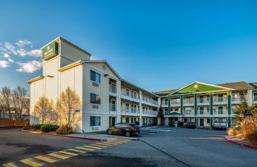 Spokane Valley Hotel | HomeTowne Studios by Red Roof Spokane - Valley