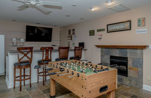 Macon House | Hook Wine & Sinker | Peaceful Cove