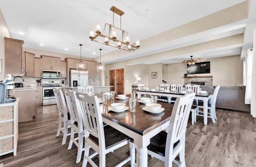 Hollister House | Hooked on Branson Cove - Pool Hot Tub Fireplace