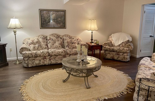 Clifton Park House | Horse Inn Around Saratoga: Town Home. 🐾Pet Friendly. Mins to I-87.