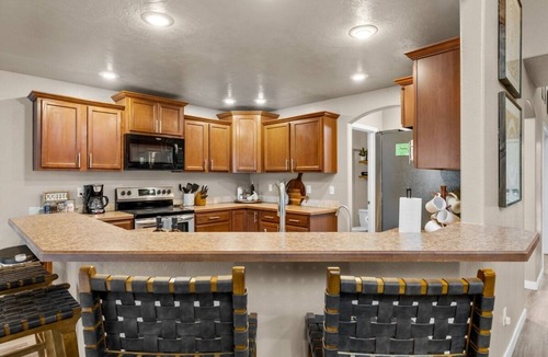 Southwest Ada County Alliance House | Hot Tub- 7 Bedrooms-Idaho Themed