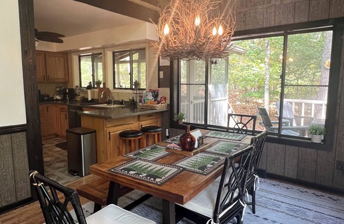 Massanutten Ski Chalet | Hot Tub, Firepit, sleeps up to 12, Linens included! 3 king bedrooms plus loft