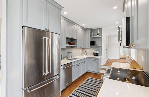 Kennebunk House | Hot Tub! Walk to Dock Square and Gooch's Beach!