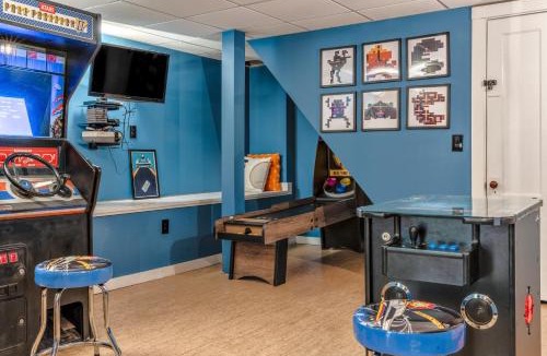 Meredith House | Hot Tub + Walk to Lakeside Dining: Meredith Home!