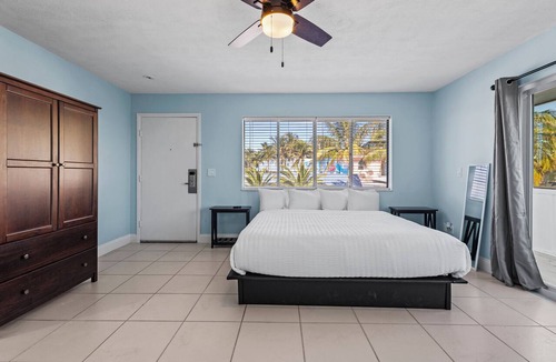 Fort Pierce Hotel | Hotel Room with Balcony- King Bed #1