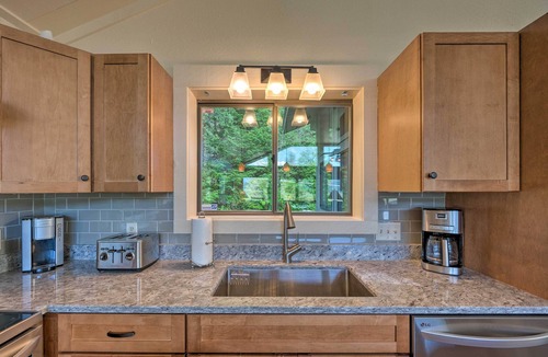 Jackson Cottage | House w/Balcony ~ 5 Mi to Cranmore Resort!