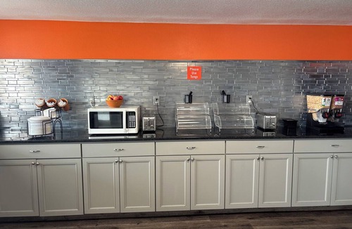 Harrisonburg Hotel | Howard Johnson by Wyndham Harrisonburg