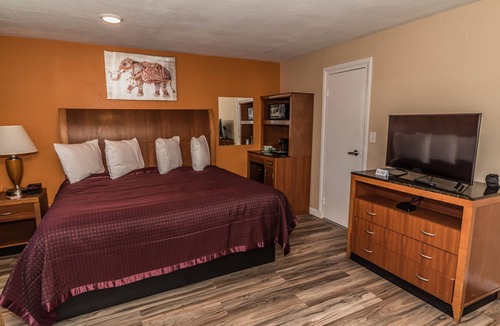 Acton Hotel | Howard Johnson by Wyndham Acton