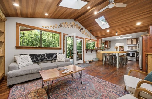 Marmot House | Howard's Hideaway Riverfront Pet Friendly Cabin