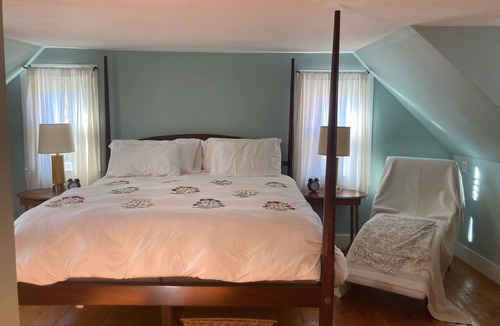 Coxsackie House | Hudson Riverfront 1830 Farmhouse Cottage W/Beach, Canoe & Kayaks