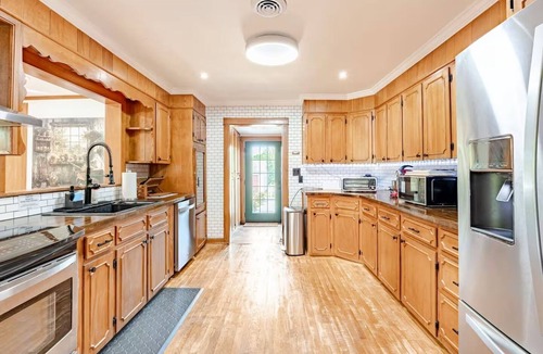 Stanley House | Huge Farmhouse getaway hot tub, sauna, pool, games near Shenandoah and Caverns