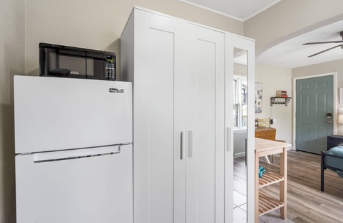 Rockaway Beach Apartment | Hummingbird Hideway Peaceful Lake View Cottage