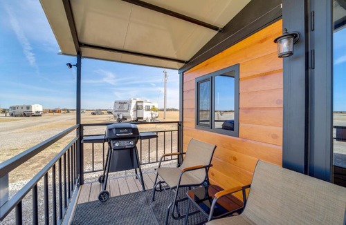 Nowata House | Hunt, Fish & Explore! Tiny Home Near Oologah WMA