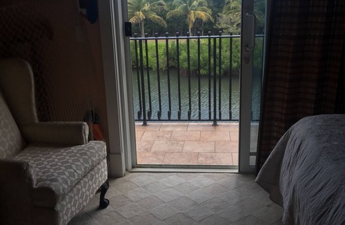 Jensen Beach House | HUTCHENSON ISLAND RIVERFRONT BEACH RESORT