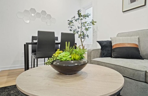 Shaw Apartment | Huxley 2 Downtown DC Walk to Convention Center