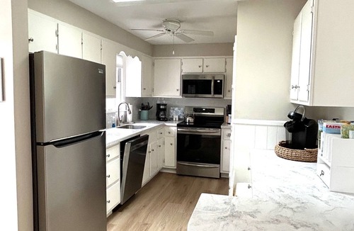 North Eastham House | Immaculate Cape Cod Home. Bay beaches 0.9mi, National Seashore 1.9mi.