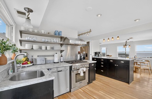 Scituate House | Immaculate Ocean Views | Sleeps 11 | Waterfront!