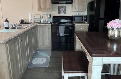 Yancey House | Impeccably Clean 2 Bed/ 2 Bath Country Home