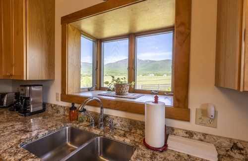 Etlan House | Incredible Old Rag and Shenandoah Panoramas from this Lovely, Peaceful Retreat