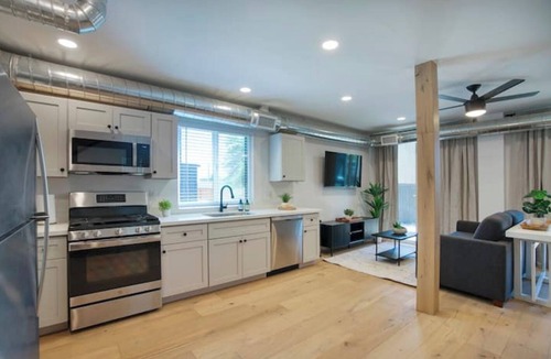 North Mountain Apartment | Industrial Container Lodge
