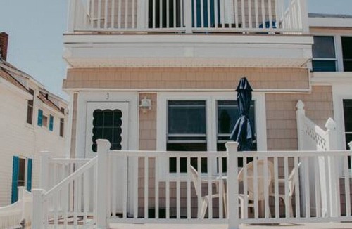 Salisbury Beach House | Infinity · Beachfront Bungalow, king bed, Private balcony