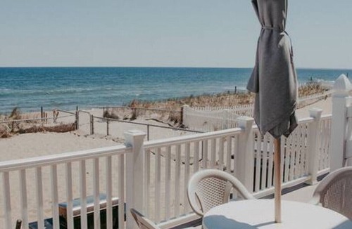 Salisbury Beach House | Infinity · Beachfront Bungalow, king bed, Private balcony