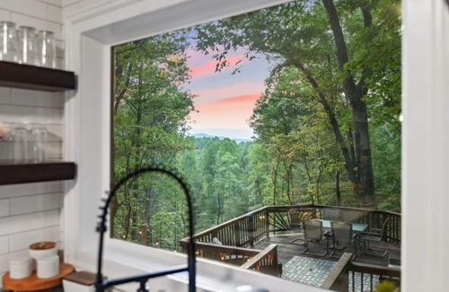 Batesville Cabin | Inn at the Woods: Updated Cabin w/Mountain Views