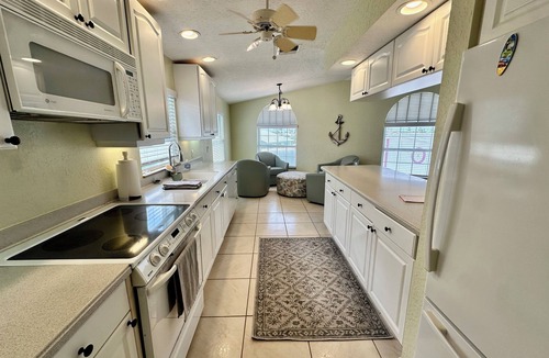 Nettles Island House | Interior Home 3 Bed 2 1/2 bath near marina