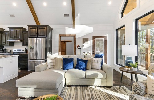 Hochatown Cabin | Intimate Encounter | Shower For 2 Private Hot Tub!