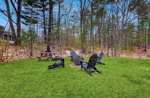 Cape Neddick House | Inviting Home Near the Ocean with a Deck, and Outdoor Fire Pit