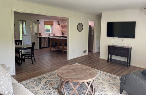 Bluemont Cottage | It's Own Destination / Farm Cottage with Mountain Views & Pond