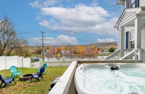 Ithaca House | Ithaca 2 Bed 2 Bath · River front in the · River front in the heart of Ithaca!