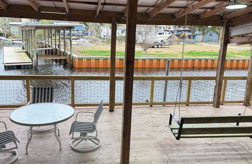Steinhatchee House | Jack's Place- Charming Tiny House on the Canal – Dock, Porch Swing & Fishing