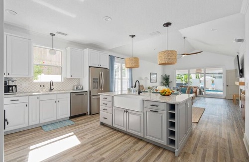Jacksonville Beach House | Jacksonville Beach Luxury Stay: Pool, Cinema & GameRoom