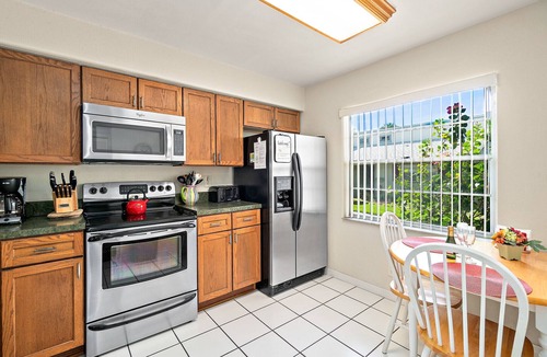Historic Downtown Melbourne Condo | Jun 98 night Patio, BBQ, close to Dining, Shopping, Beach, Golf, Kayak!
