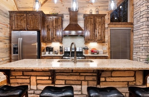 Hochatown Cabin | Just Chillin' - Romantic Luxury, Arcade, Outdoor Amenities, Hot Tub
