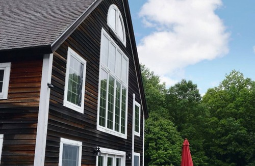North Pownal House | Karin's Place VT: Secluded post and beam with private pool, sauna, & playground