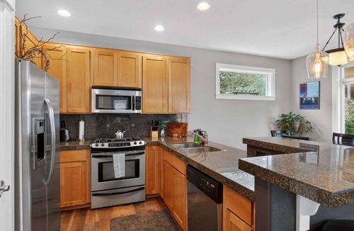 Keizer House | Keizer Retreat | Firepit + Near Salem & Wineries