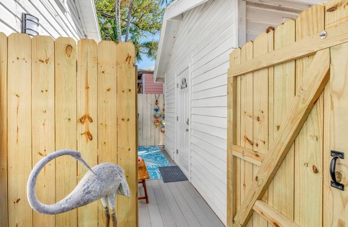 Truman Annex Apartment | Key West Steps to Duval, Truman Waterfront Park and Beach. Walk everywhere