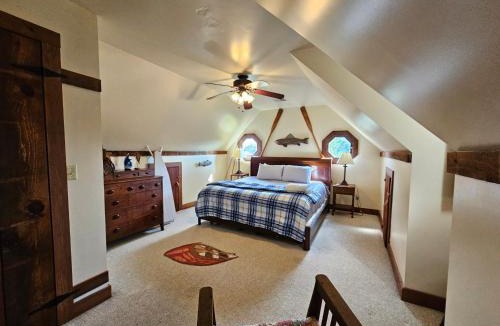 Winchester House | King Bed Farmhouse Valley Views