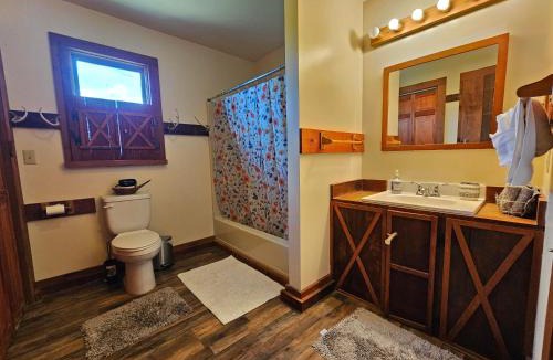 Winchester House | King Bed Farmhouse Valley Views