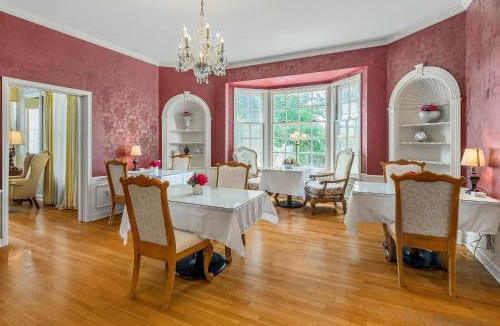 Fort Smith House | King bed! Gameroom! Super cozy-The Treasured Mist!